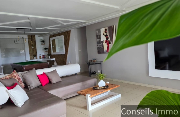 Villa duplex T5 + T3 locatif, piscine, vue mer - Morne Courbaril - Le Marin