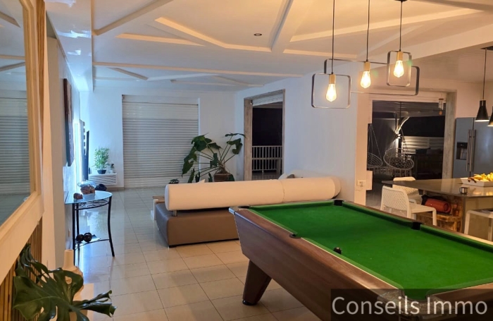 Villa duplex T5 + T3 locatif, piscine, vue mer - Morne Courbaril - Le Marin