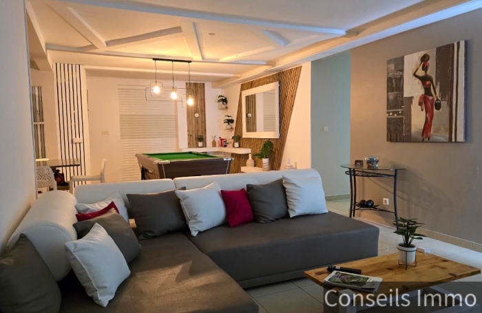 Villa duplex T5 + T3 locatif, piscine, vue mer - Morne Courbaril - Le Marin