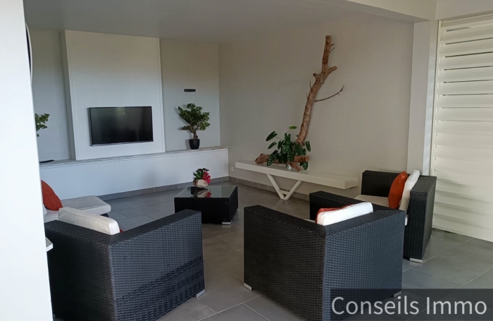 Villa duplex T5 + T3 locatif, piscine, vue mer - Morne Courbaril - Le Marin