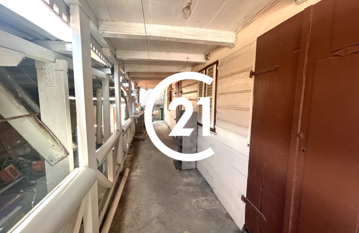 Vente Maison 180.00m&sup2; 7 pièces Saint Pierre