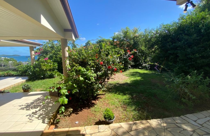 Villa avec vue d&eacute;gag&eacute;e sur les ilets du Robert