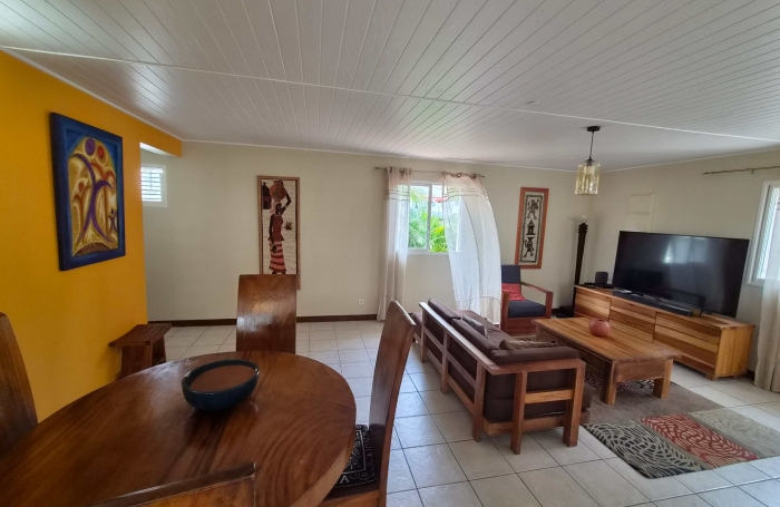 Maison F4 meubl&eacute; avec terrasse, piscine et carbet au bourg des Trois-ilets