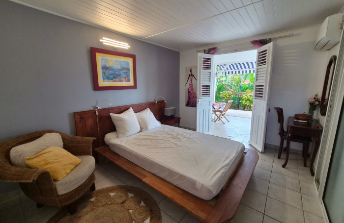 Maison F4 meubl&eacute; avec terrasse, piscine et carbet au bourg des Trois-ilets
