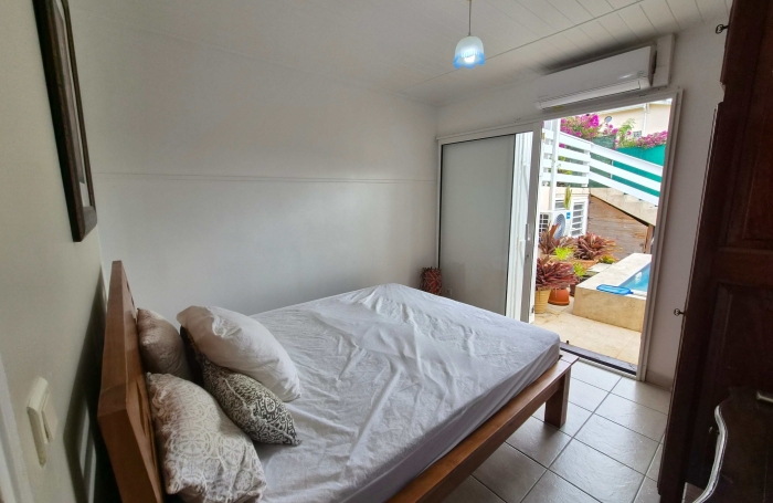 Maison F4 meubl&eacute; avec terrasse, piscine et carbet au bourg des Trois-ilets