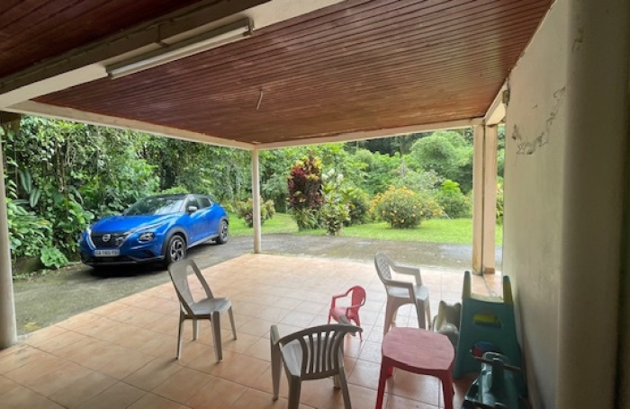 Spacieuse maison F4 avec d&eacute;pendance F3 sur grand terrain - AJOUPA BOUILLON