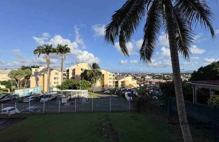 Vente Appartement 61.69m&sup2; 3 pièces Fort de france