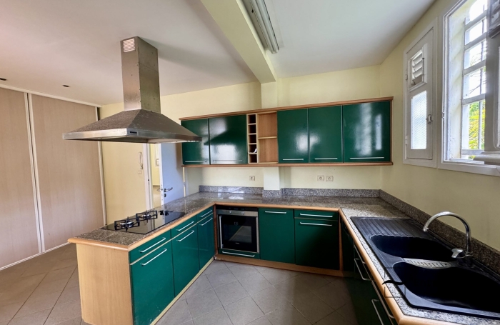 Vente Maison 167.65m&sup2; 7 pièces Fort de france