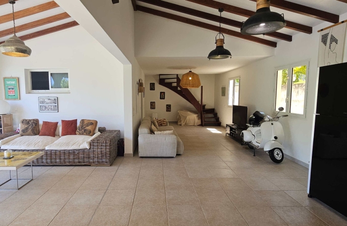 Belle maison F4 en dur avec piscine, jardin au calme dans la nature