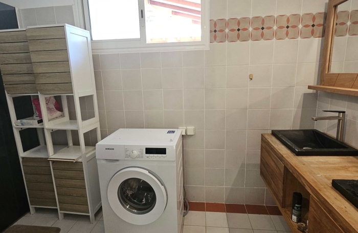 Belle maison F4 en dur avec piscine, jardin au calme dans la nature