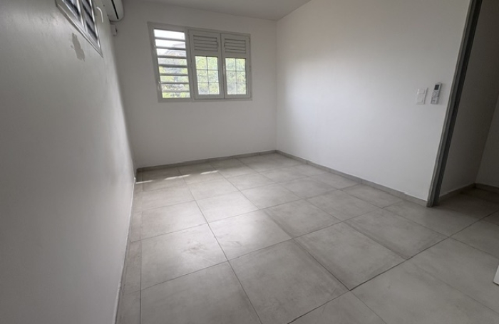 &Agrave; louer   Haut de villa T4 enti&egrave;rement r&eacute;nov&eacute;