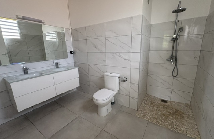 &Agrave; louer   Haut de villa T4 enti&egrave;rement r&eacute;nov&eacute;