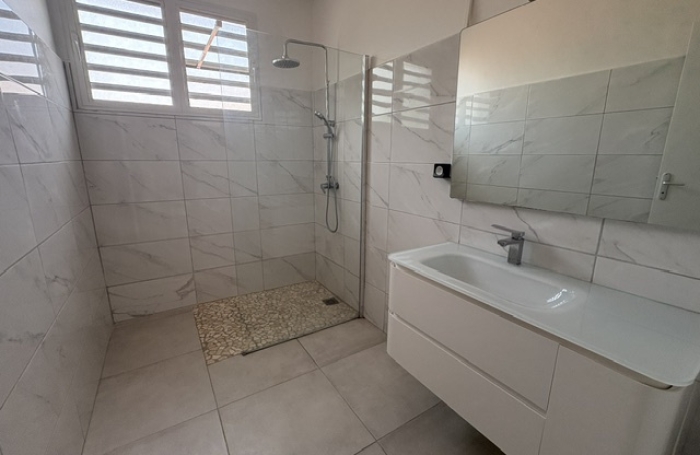 &Agrave; louer   Haut de villa T4 enti&egrave;rement r&eacute;nov&eacute;