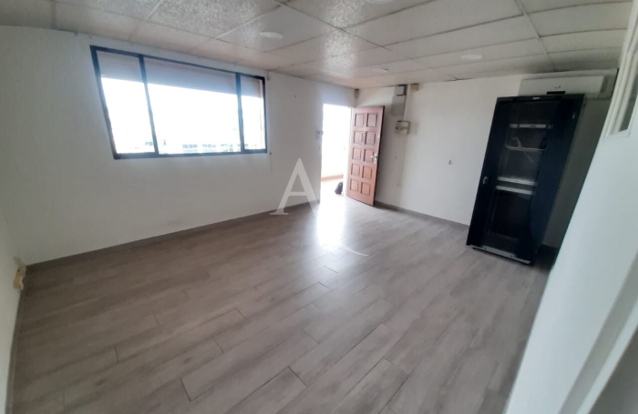 Location Bureaux 123m&sup2; 4 pi&egrave;ces Le Lamentin