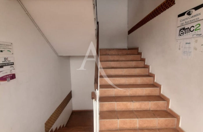 Location Bureaux 123m&sup2; 4 pi&egrave;ces Le Lamentin