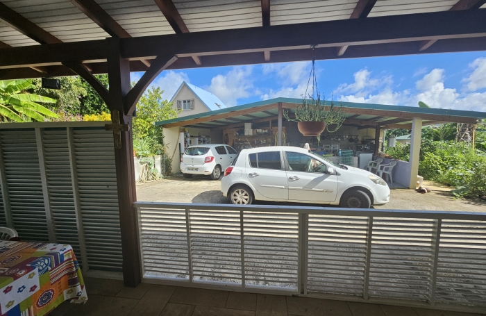 Villa F3 + grande mezzanine, sur 952 m2 de terrain - DUCOS