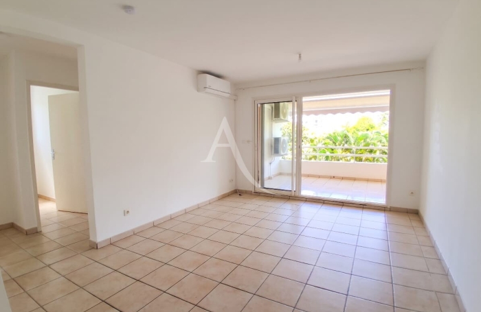 Location Appartement 82.3m&sup2; 4 pi&egrave;ces La Trinit&eacute;
