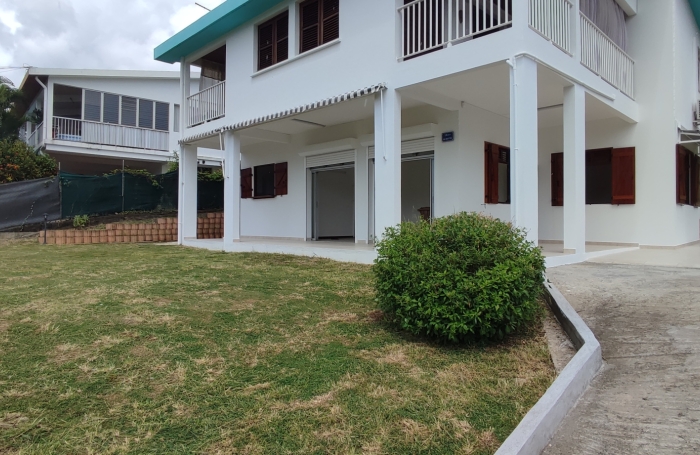 Bas de villa en rez de jardin &agrave; quelques pas de la plage - TROIS-ILETS