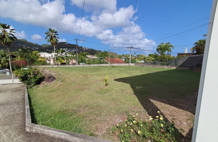 Bas de villa en rez de jardin &agrave; quelques pas de la plage - TROIS-ILETS