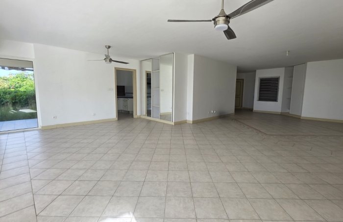 Rare &agrave; la location - F5 de prestige - 231 m2 - Vue mer - Acc&egrave;s priv&eacute; &agrave; la mer - Jardin Privatif