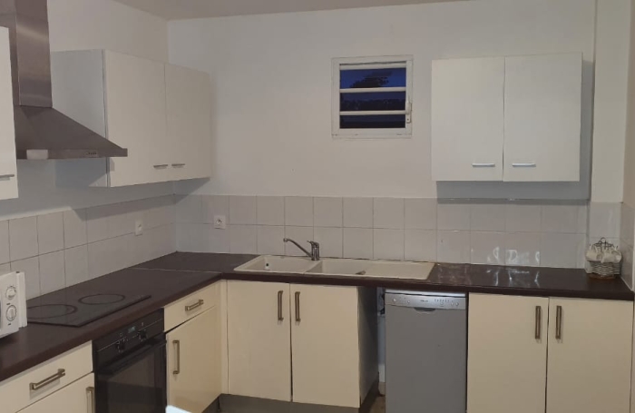 Grand appartement T3 id&eacute;alement situ&eacute; pr&egrave;s du CHU - r&eacute;sidence s&eacute;curis&eacute;e avec acsenceur