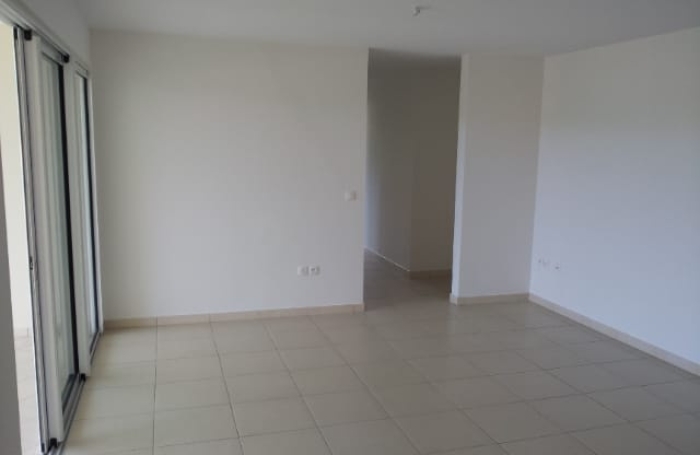 Grand appartement T3 id&eacute;alement situ&eacute; pr&egrave;s du CHU - r&eacute;sidence s&eacute;curis&eacute;e avec acsenceur