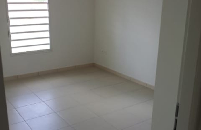 Grand appartement T3 id&eacute;alement situ&eacute; pr&egrave;s du CHU - r&eacute;sidence s&eacute;curis&eacute;e avec acsenceur