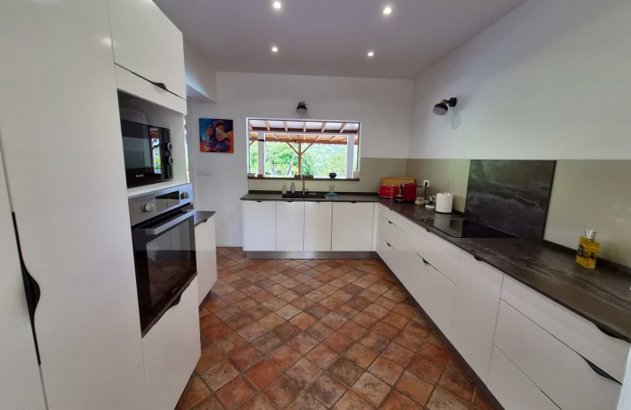 Villa de charme F4 + studio avec vue mer et piscine