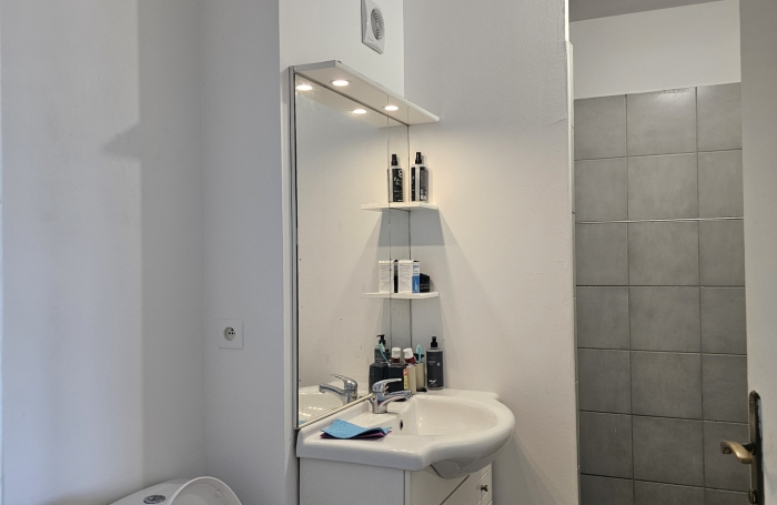 T2 EN ETAT LOCATIF AVEC PLACES STATIONNEMENT