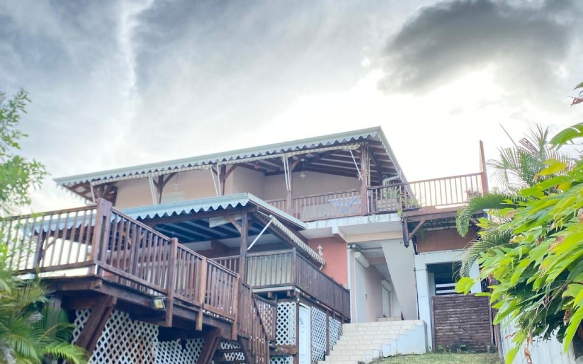 VILLA DE 3 LOGEMENTS INDEPENDANTS - TROIS ILETS : 550 000 &euro;