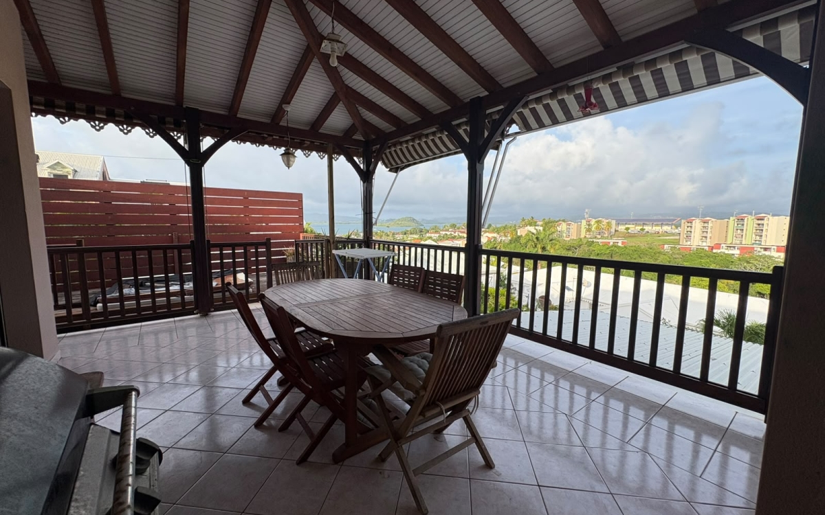VILLA DE 3 LOGEMENTS INDEPENDANTS - TROIS ILETS : 550 000 &euro;