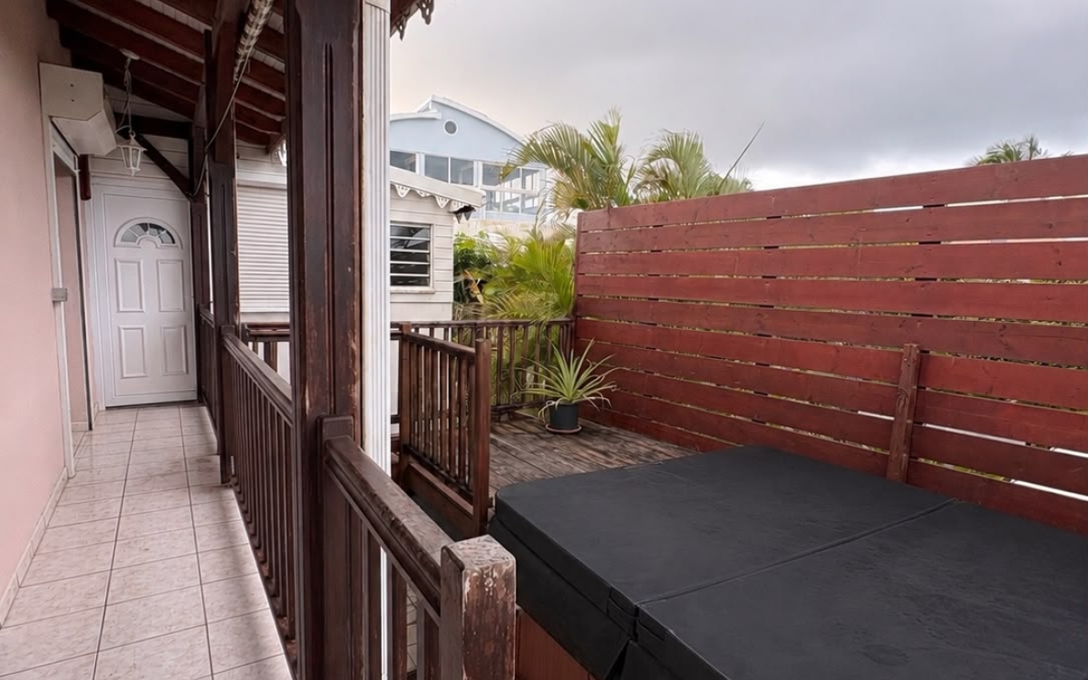 VILLA DE 3 LOGEMENTS INDEPENDANTS - TROIS ILETS : 550 000 &euro;