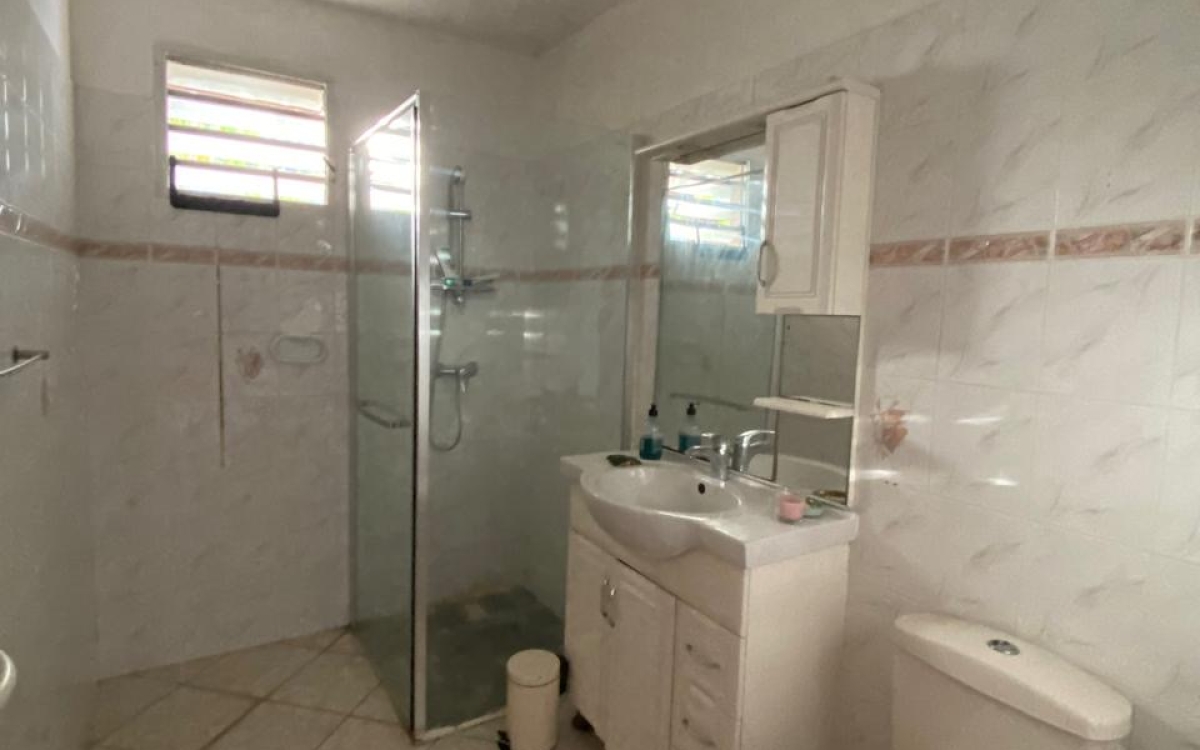 VILLA DE 3 LOGEMENTS INDEPENDANTS - TROIS ILETS : 550 000 &euro;