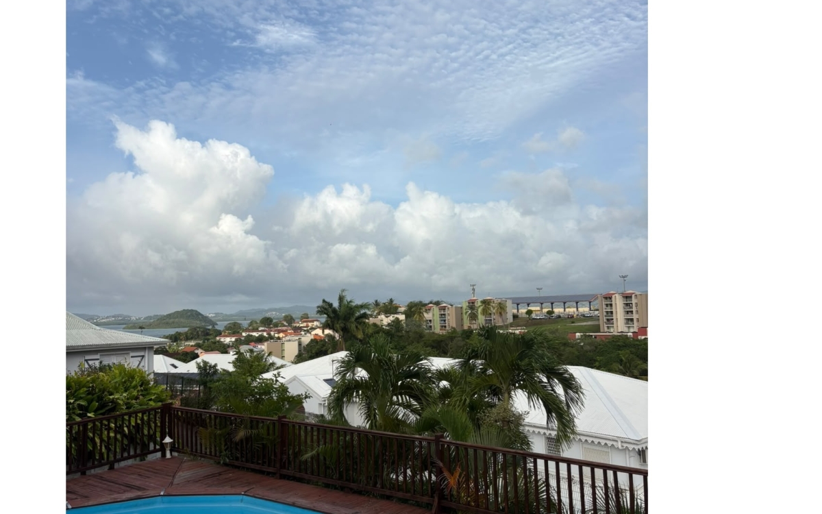 VILLA DE 3 LOGEMENTS INDEPENDANTS - TROIS ILETS : 550 000 &euro;