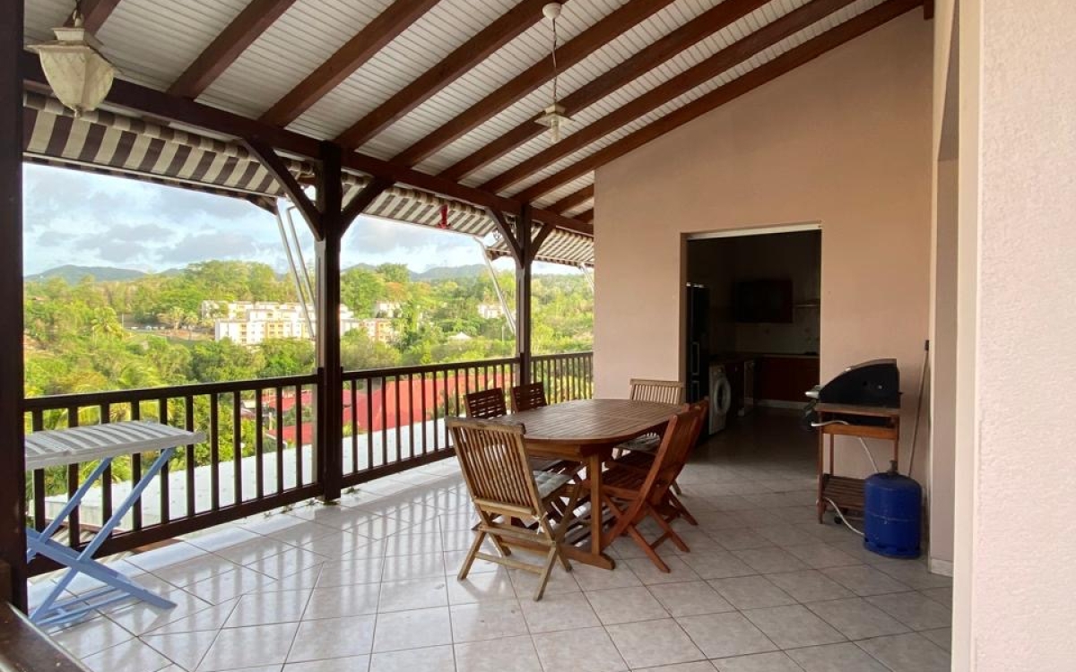 VILLA DE 3 LOGEMENTS INDEPENDANTS - TROIS ILETS : 550 000 &euro;