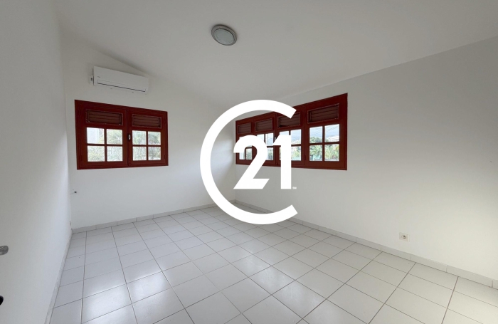 Location Bureaux 35m&sup2; 9 pièces Schoelcher