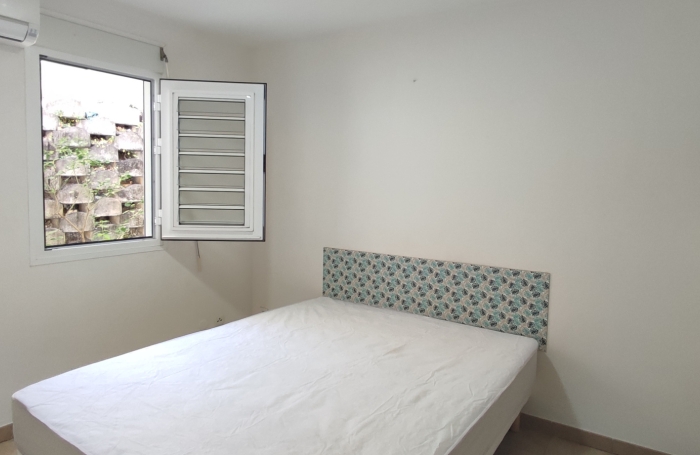 T2 au bourg des Trois-&icirc;lets