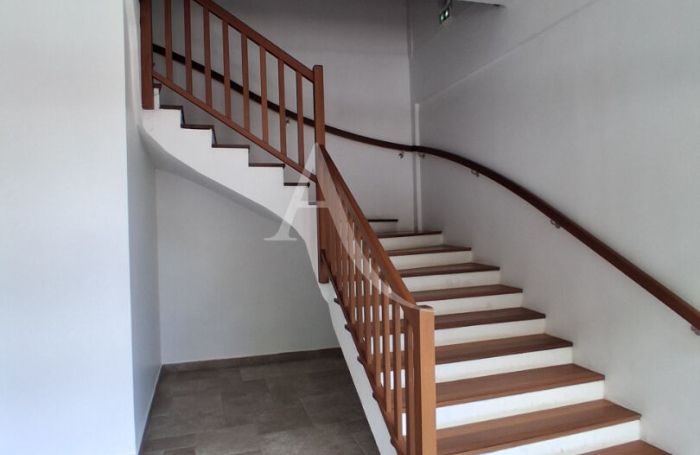 Location Bureaux 71.2m&sup2; Ducos