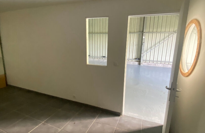 Location Entrepot 250m&sup2; Le Lamentin