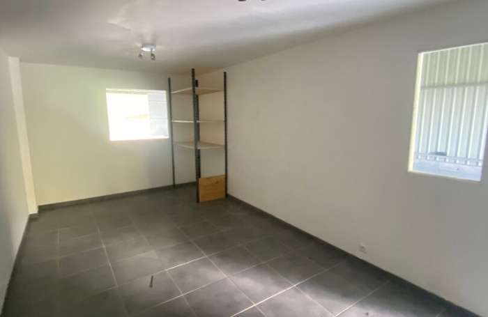 Location Entrepot 250m&sup2; Le Lamentin