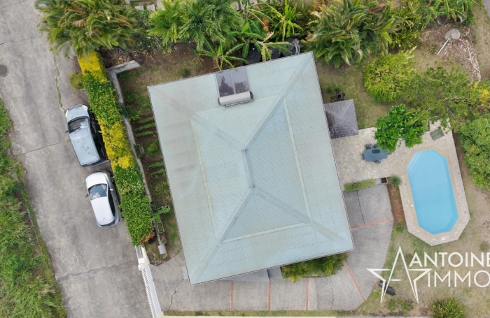 EXCLUSIVITE - VILLA AVEC APPARTEMENT - PLAGE A PIED - 680 000 &euro;