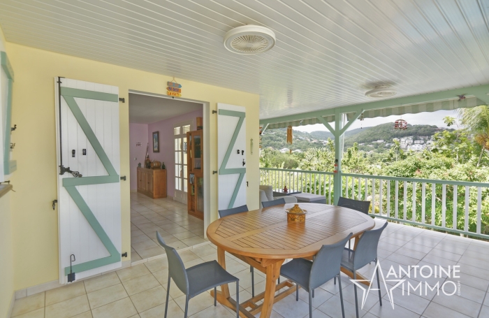 EXCLUSIVITE - VILLA AVEC APPARTEMENT - PLAGE A PIED - 680 000 &euro;