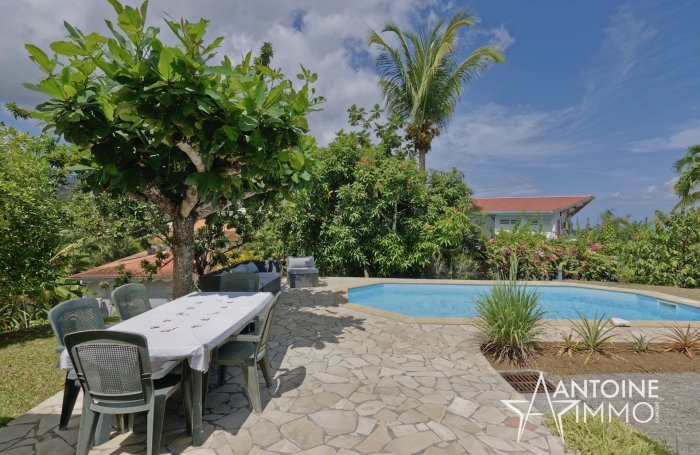 EXCLUSIVITE - VILLA AVEC APPARTEMENT - PLAGE A PIED - 680 000 &euro;