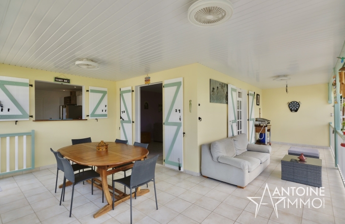 EXCLUSIVITE - VILLA AVEC APPARTEMENT - PLAGE A PIED - 680 000 &euro;