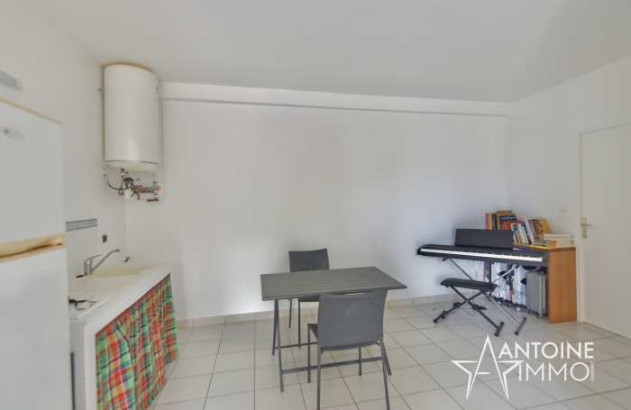 EXCLUSIVITE - VILLA AVEC APPARTEMENT - PLAGE A PIED - 680 000 &euro;