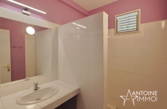 EXCLUSIVITE - VILLA AVEC APPARTEMENT - PLAGE A PIED - 680 000 &euro;