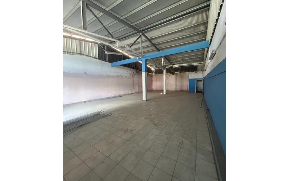 Ducos Champigny &mdash; Entrep&ocirc;t 210 m&sup2; avec bureau