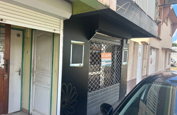 LOCAL COMMERCIAL DUCOS CENTRE VILLE AVEC VITRINE