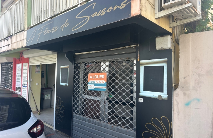 LOCAL COMMERCIAL DUCOS CENTRE VILLE AVEC VITRINE