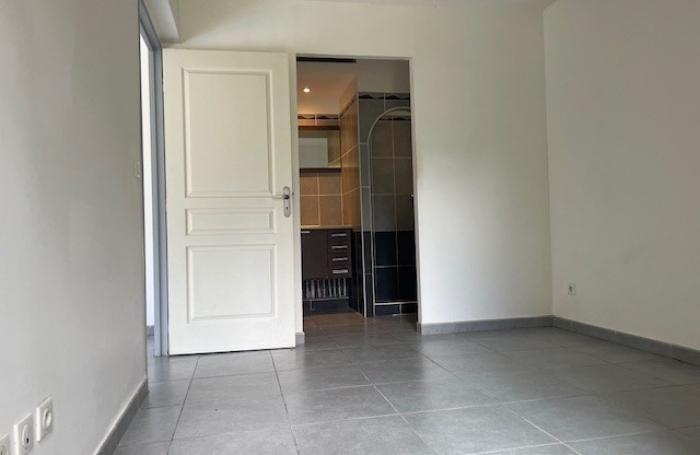 VILLA FAMILIALE ST FRANCOIS LIBRE DE TOUTE OCCUPATION T5/6